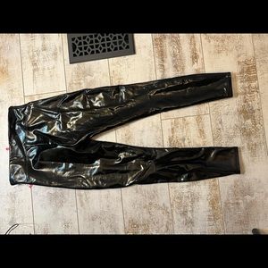 NWT spanx patent leather leggings size medium.